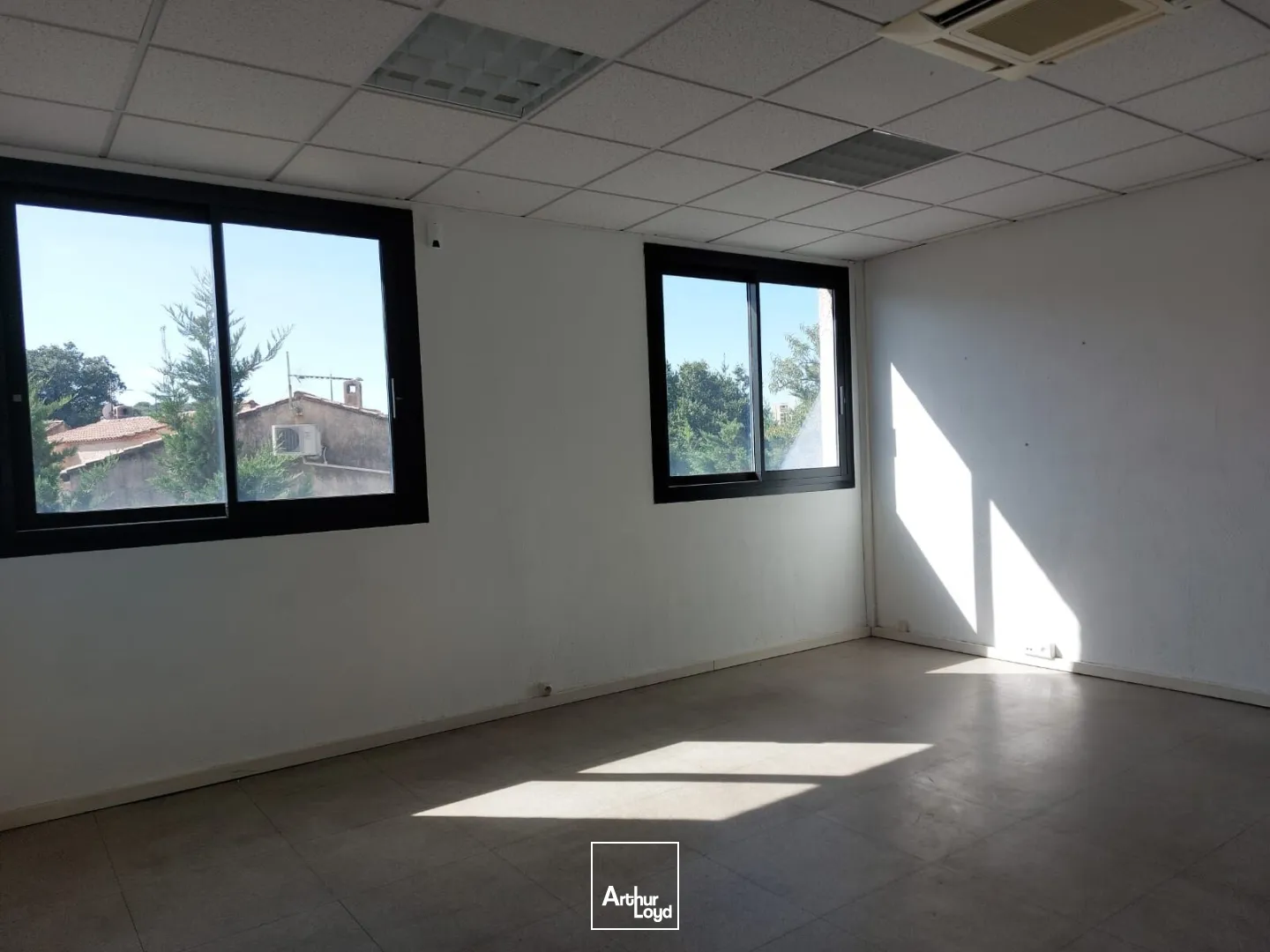 Bureaux à louer avec parking à proximité de l'Avenue 83 - La Valette du Var