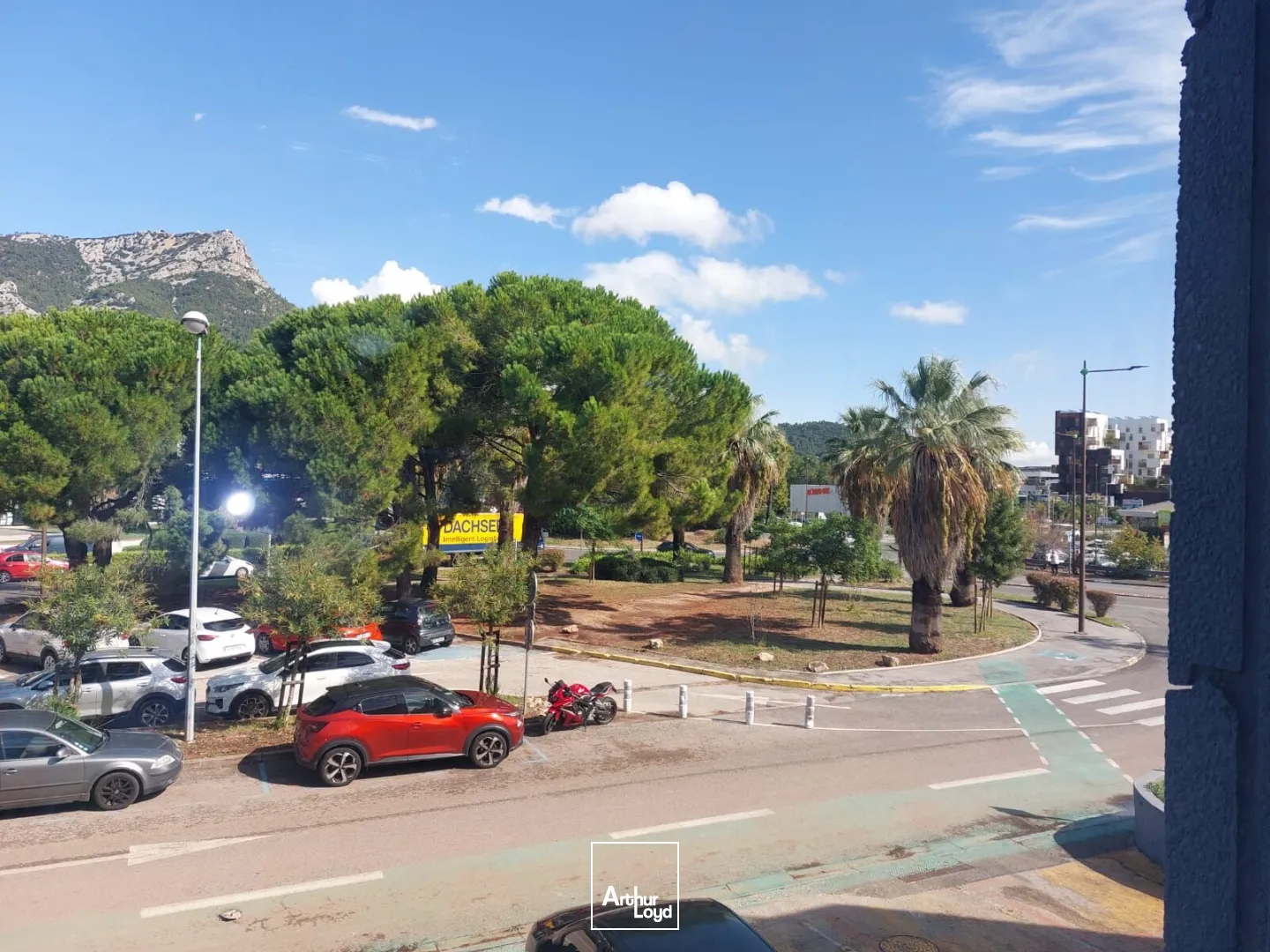 Bureaux à louer avec parking à proximité de l'Avenue 83 - La Valette du Var