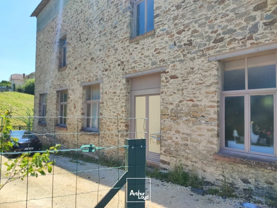 A vendre CHALUS immeuble en parfait état à aménager de 900 m² environ