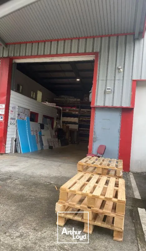 Local d'activité / Entrepot 350m2 Le Lamentin