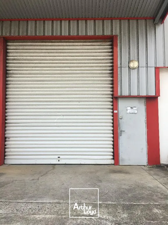 Local d'activité / Entrepot 350m2 Le Lamentin
