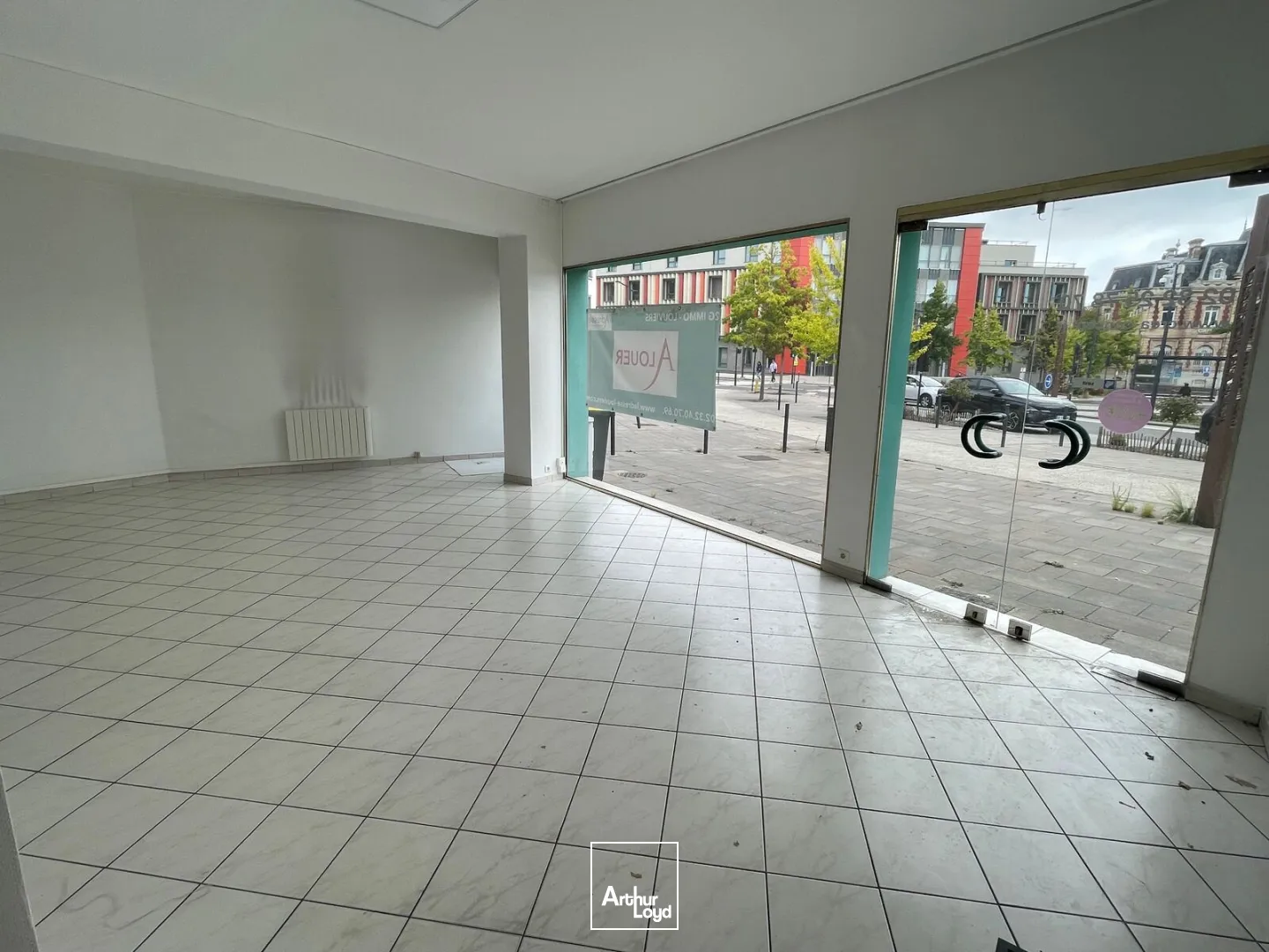 Locaux commerciaux à vendre à LOUVIERS 27400