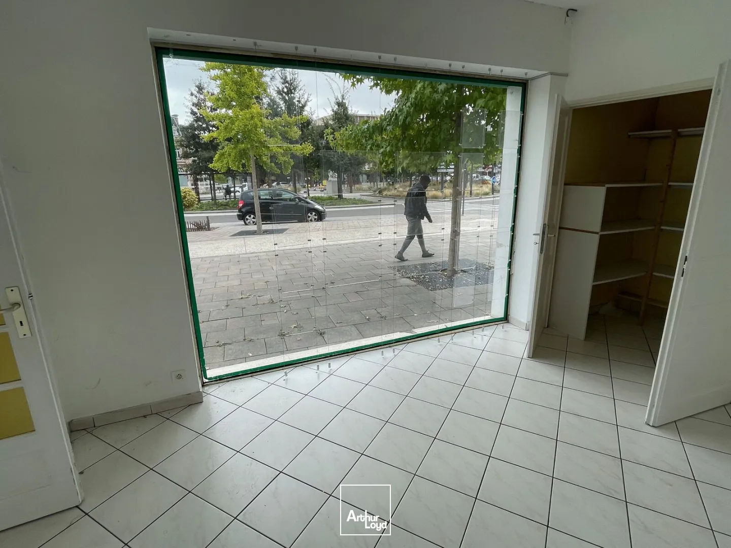 Locaux commerciaux à vendre à LOUVIERS 27400