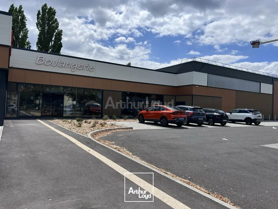 LOCAL COMMERCIAL à LOUER de 223 m²