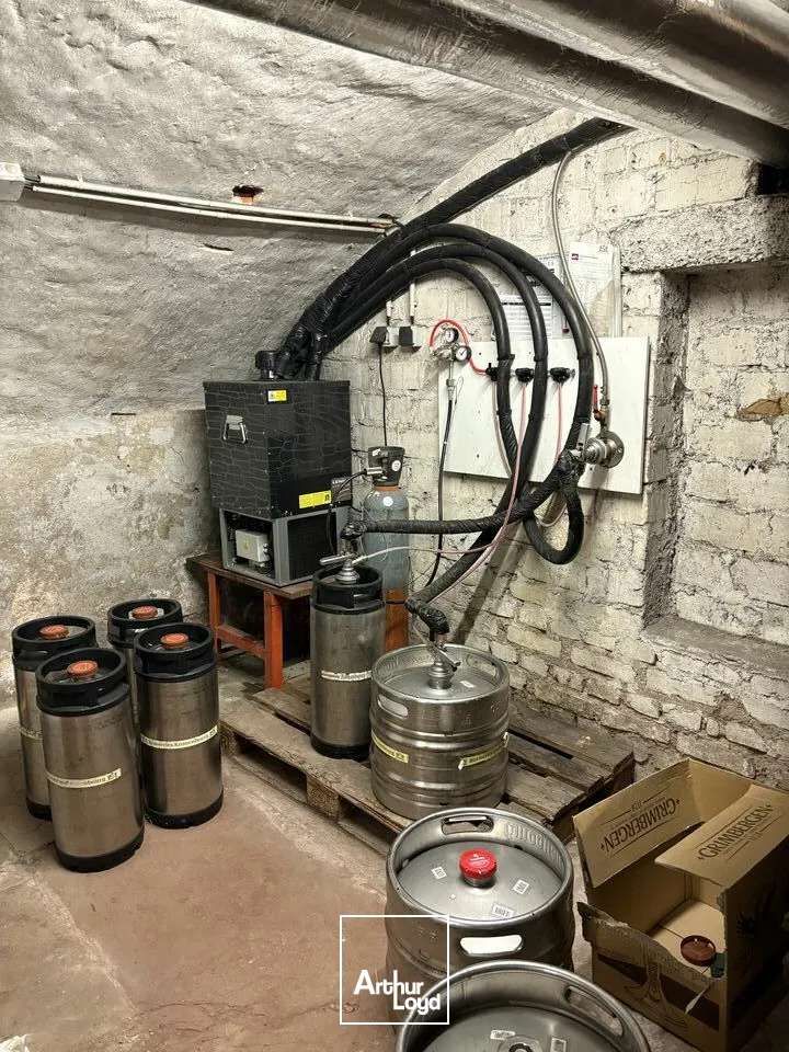 LOCAL COMMERCIAL à VENDRE de 298 m²