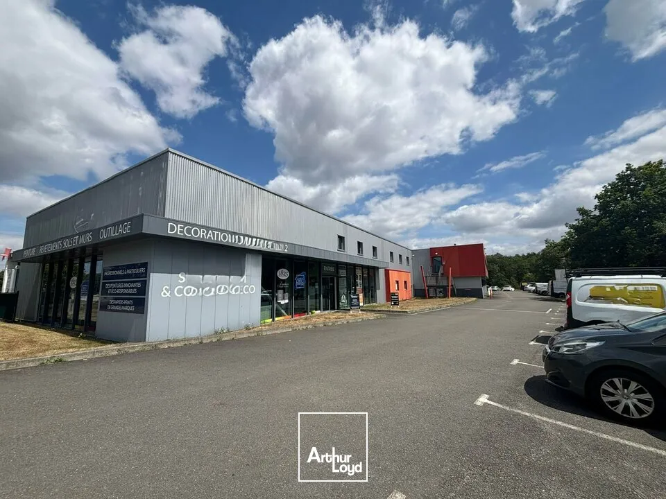 À LOUER  LOCAL COMMERCIAL / D'ACTIVITÉ  150 m² + MEZZANINE  VENANSAULT (ZONE DE LA LANDETTE)