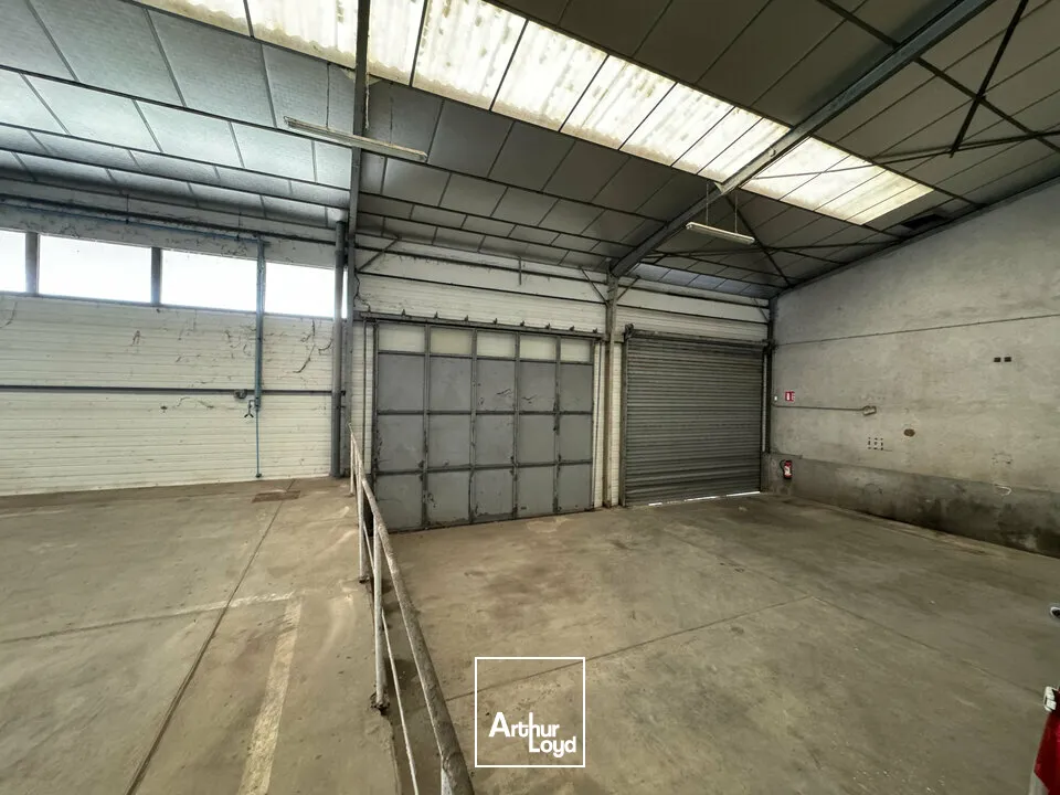 SAINT PIERRE DES CORPS LOCAL D'ACTIVITE A LOUER 2032 M²