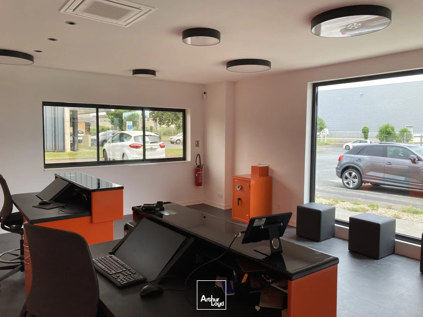 BREST KERGARADEC LOCAUX COMMERCIAUX ET STOCKAGE A LOUER