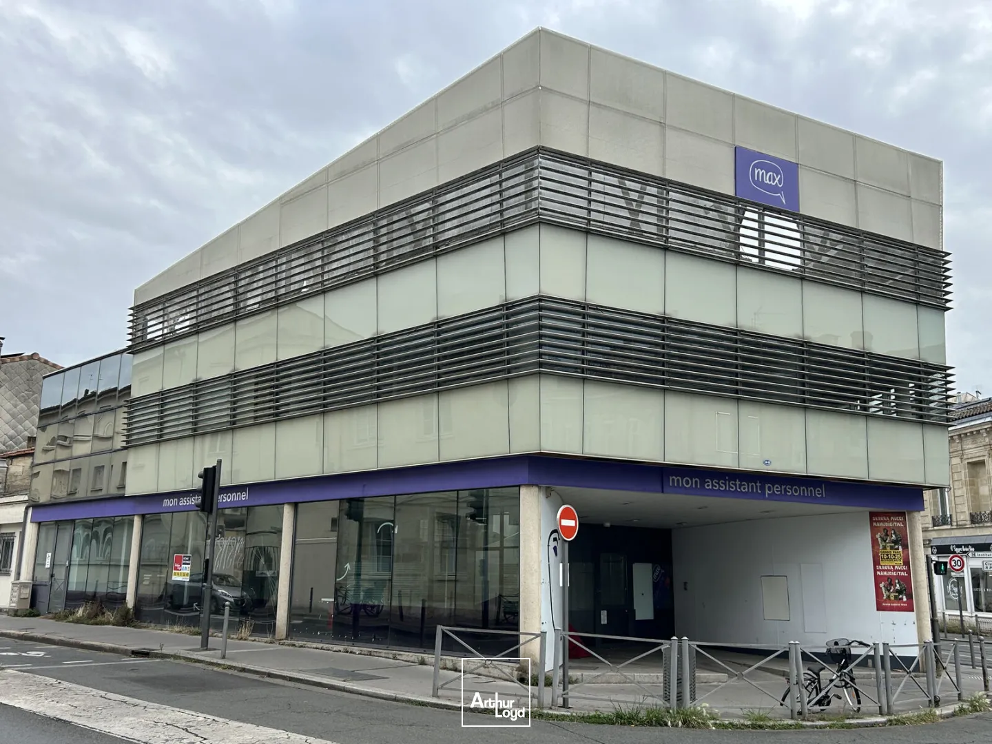 Bordeaux, bail à céder sur un axe principal. 