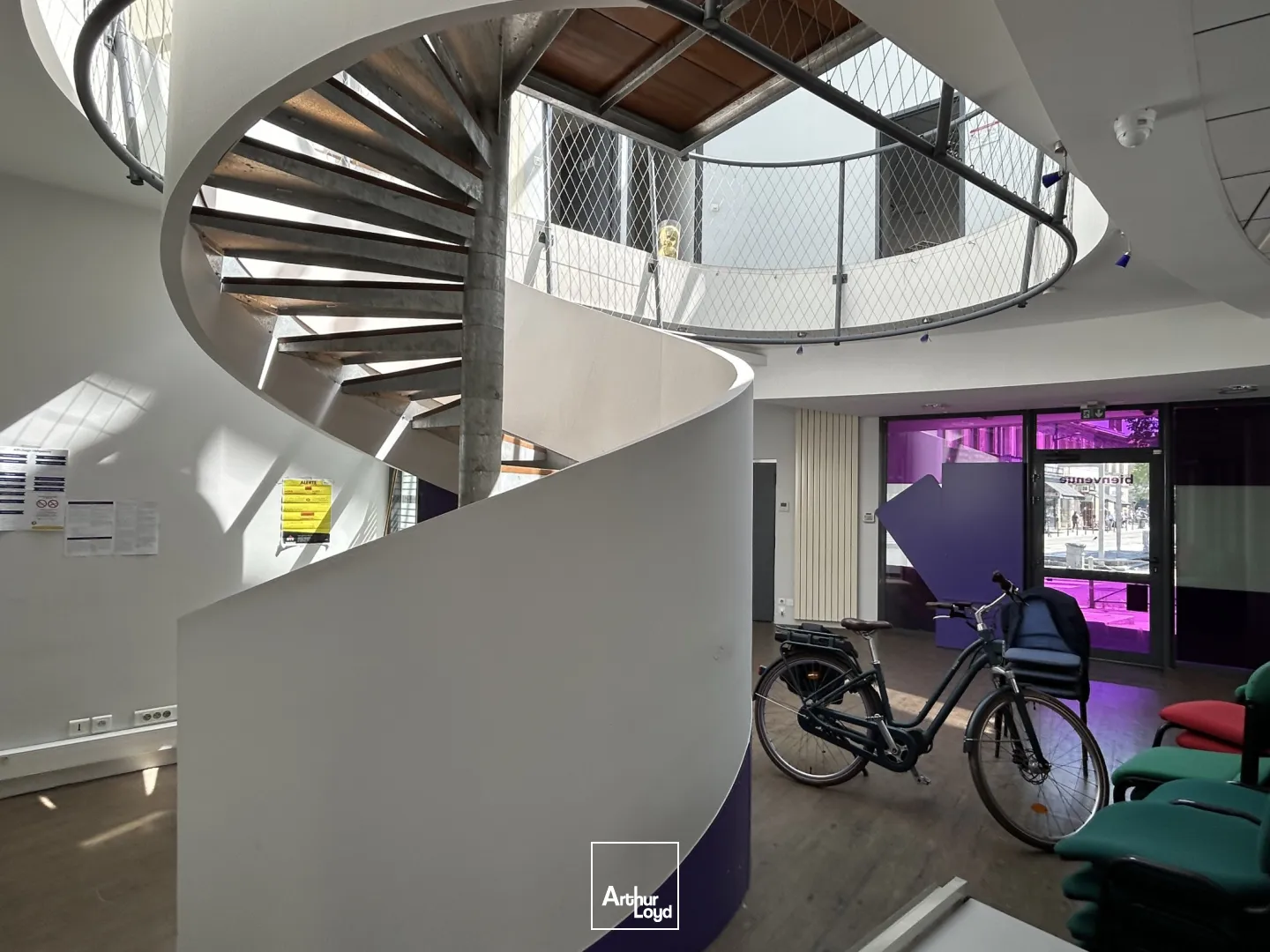 Bordeaux, bail à céder sur un axe principal. 