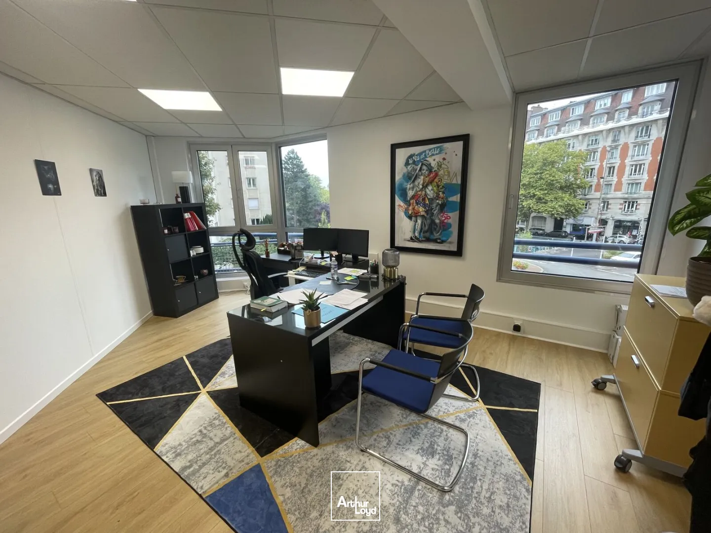 Bureaux lumineux à louer - La Madeleine, aux portes de Lille, avec parking et transports en commun immédiats !