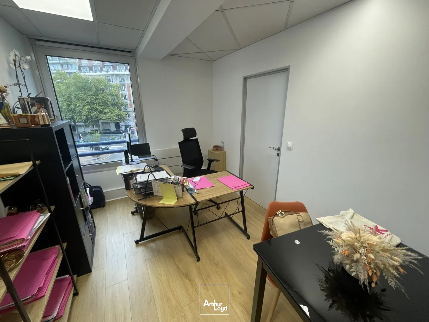 Bureaux lumineux à louer - La Madeleine, aux portes de Lille, avec parking et transports en commun immédiats !