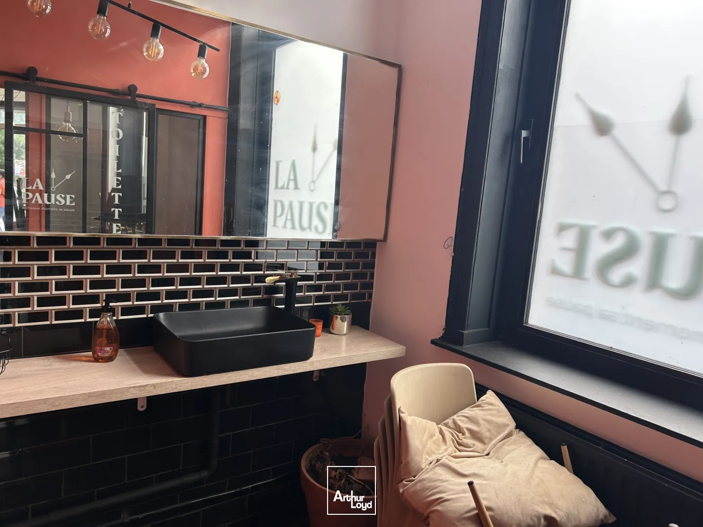 Cession de droit au bail - Local commercial à louer idéalement situé dans le quartier dynamique d'Euratechnologies à Lille