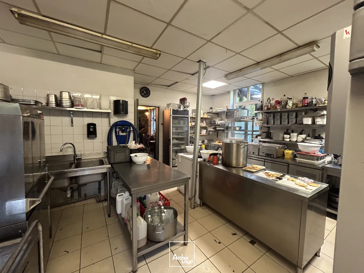 Local commercial restauration à céder Villeneuve d'Ascq - 320 m² avec aménagements modernes