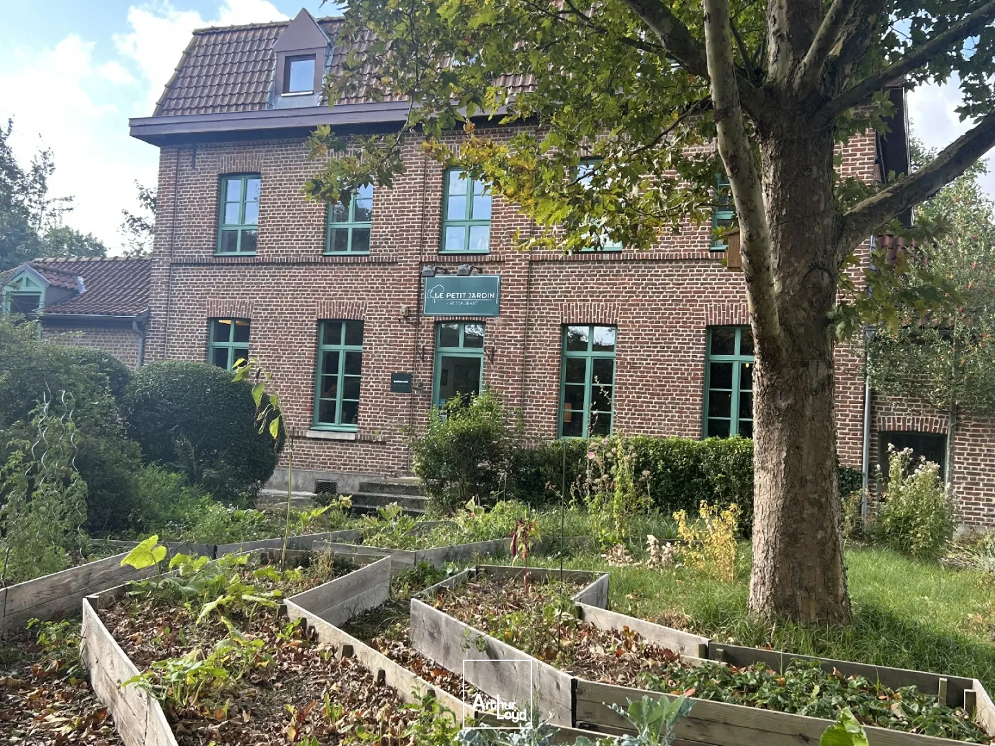 Local commercial restauration à céder Villeneuve d'Ascq - 320 m² avec aménagements modernes