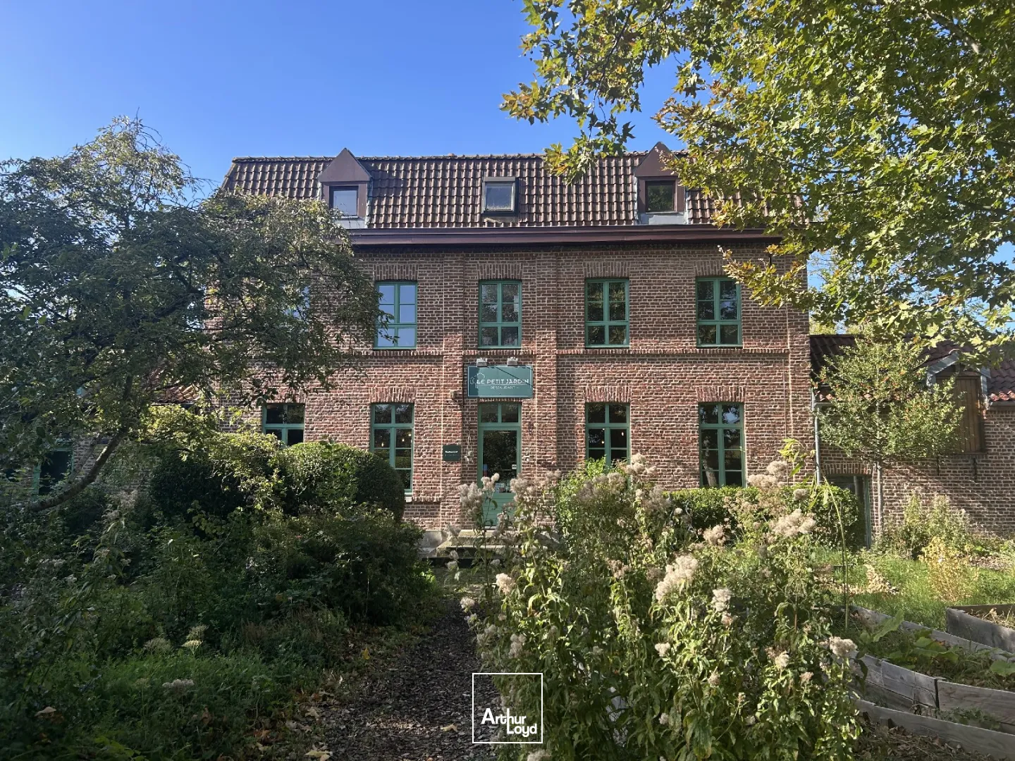 Local commercial restauration à céder Villeneuve d'Ascq - 320 m² avec aménagements modernes