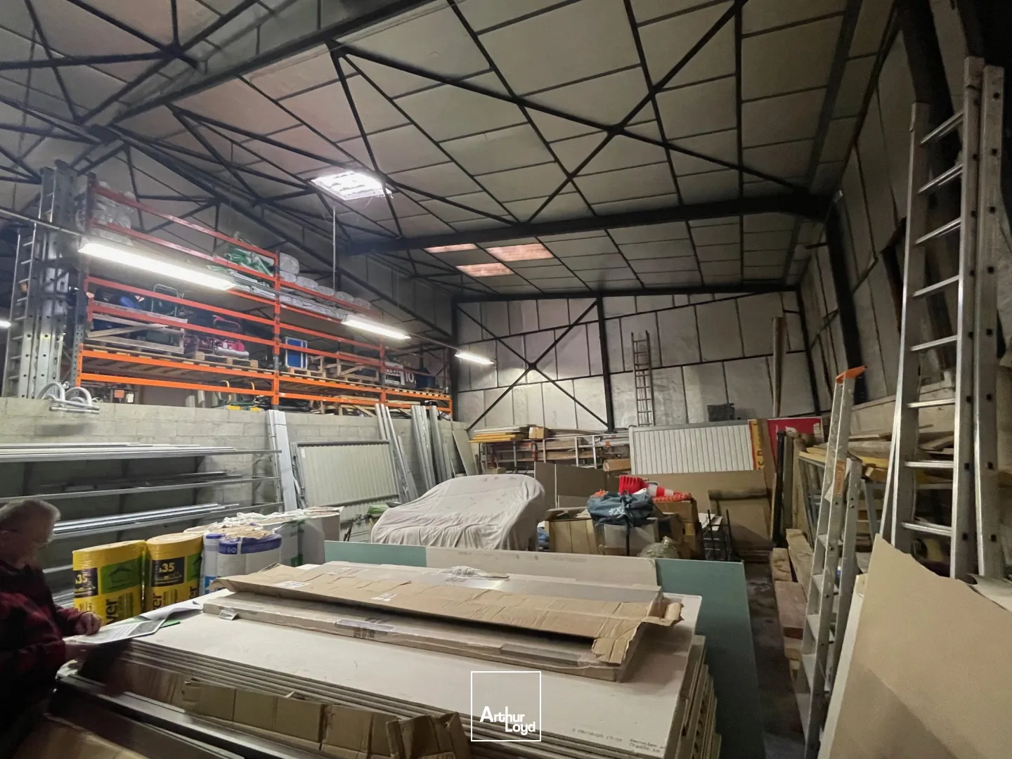 Locaux d'activité à vendre à VAL DE REUIL 27100