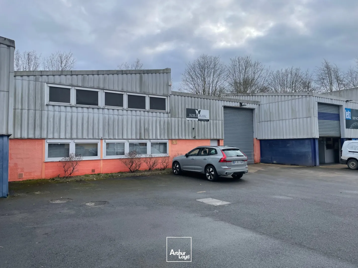 Locaux d'activité à vendre à VAL DE REUIL 27100