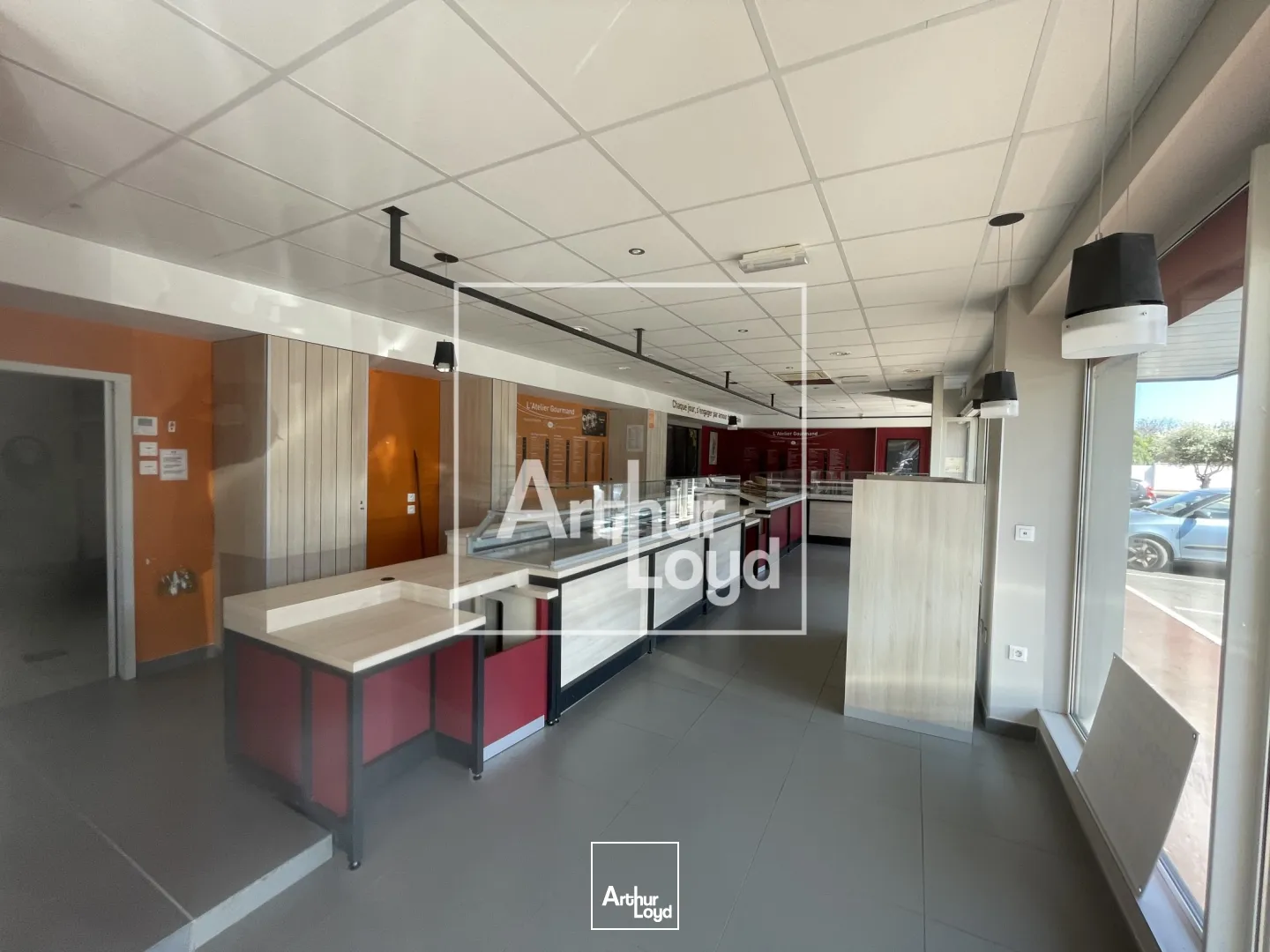 Local commercial de 235 m² à vendre ou à louer - Emplacement stratégique dans zone commerciale dynamique à Agde