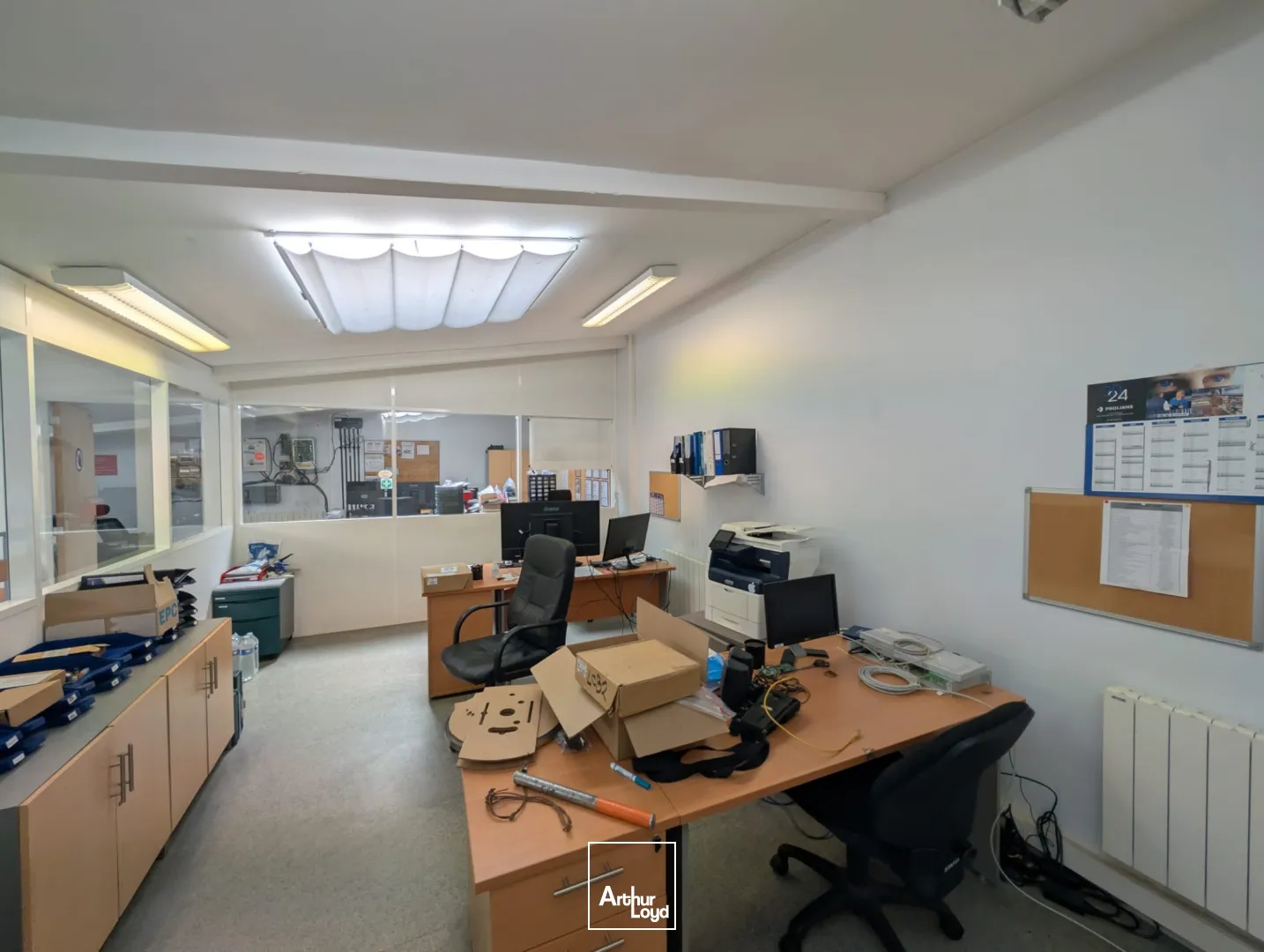 LOCAL D'ACTIVITE 200 M² AVEC BUREAUX - PORTE SECTIONNELLE - BEZONS / A86