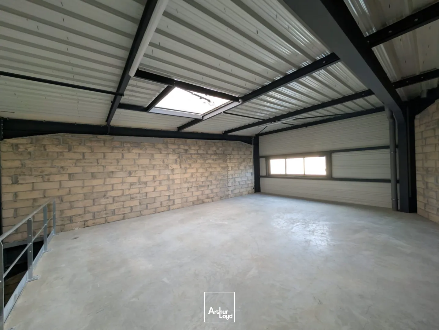 À louer : petite cellule d'activité neuve à Épinay-sur-Seine