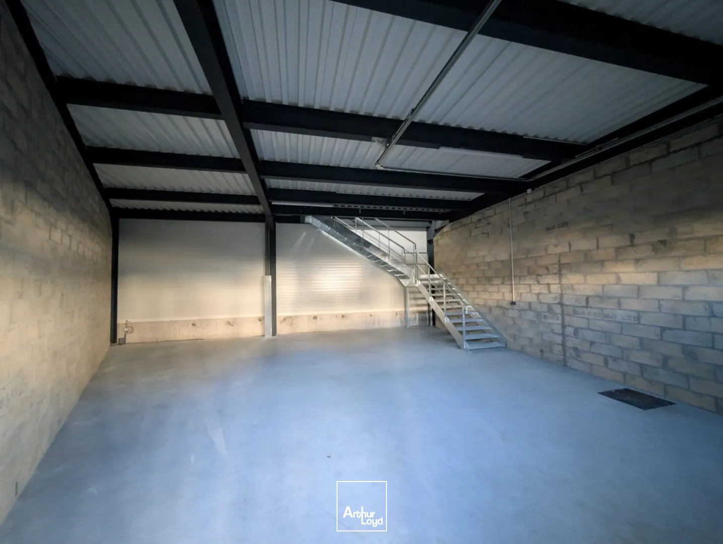 À louer : petite cellule d'activité neuve à Épinay-sur-Seine