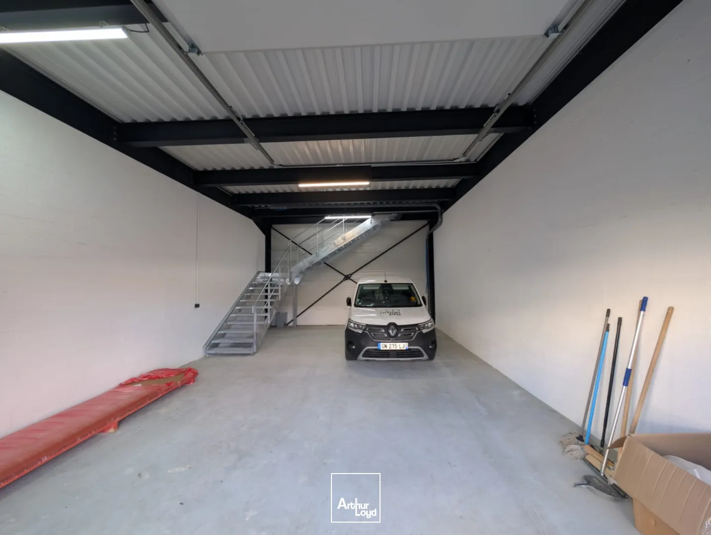 À louer : petite cellule d'activité neuve à Épinay-sur-Seine