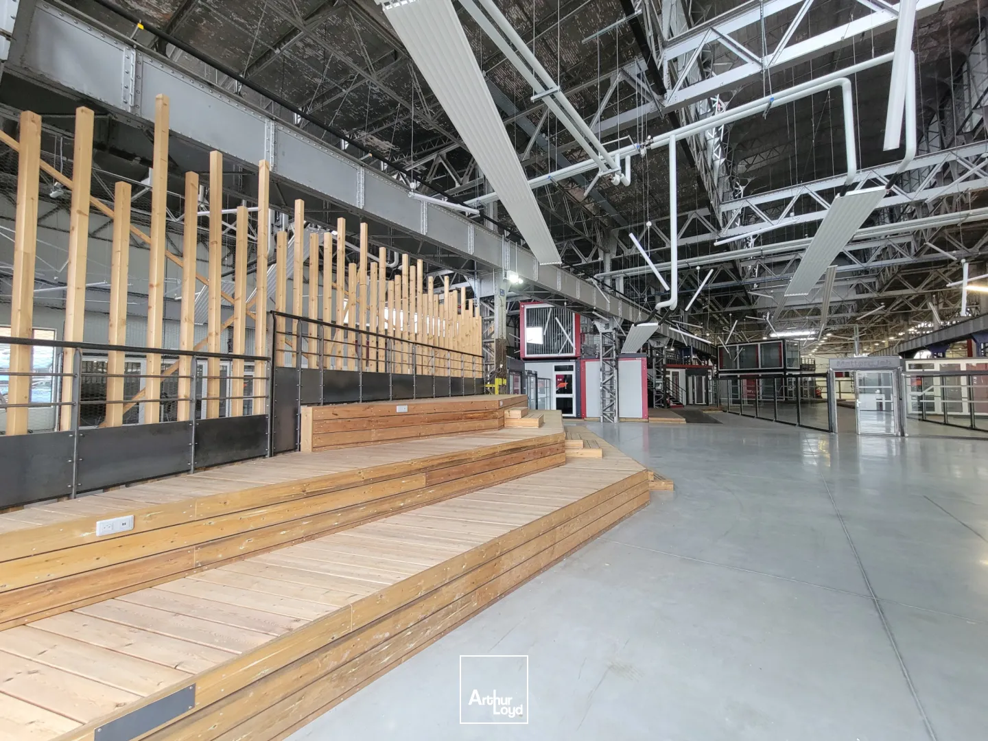 Bâtiment d'activité de 5 000m2, pouvant être divisible en plusieurs cellules locatives