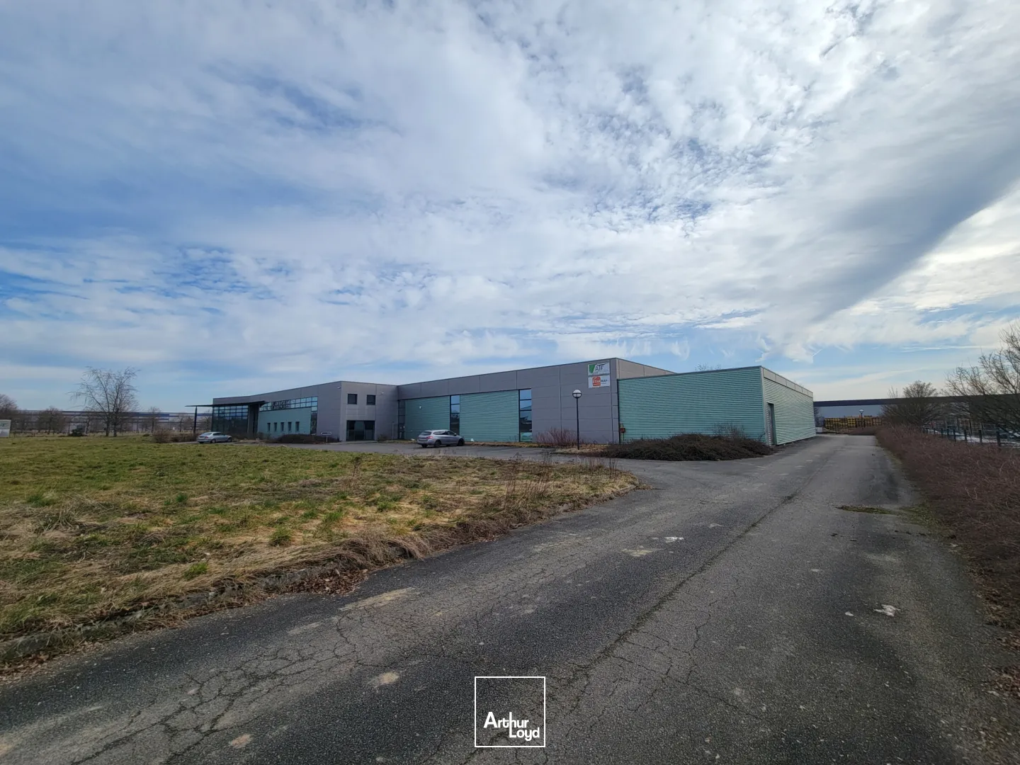 EXCLU - Ensemble immobilier à la vente Aéroparc Fontaine