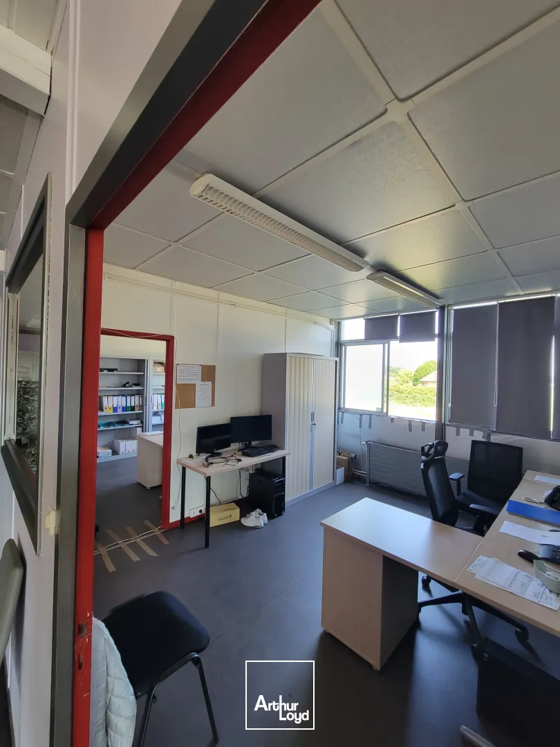 Ensemble immobilier d'env 7 000m2 à Dampierre-Les-Bois