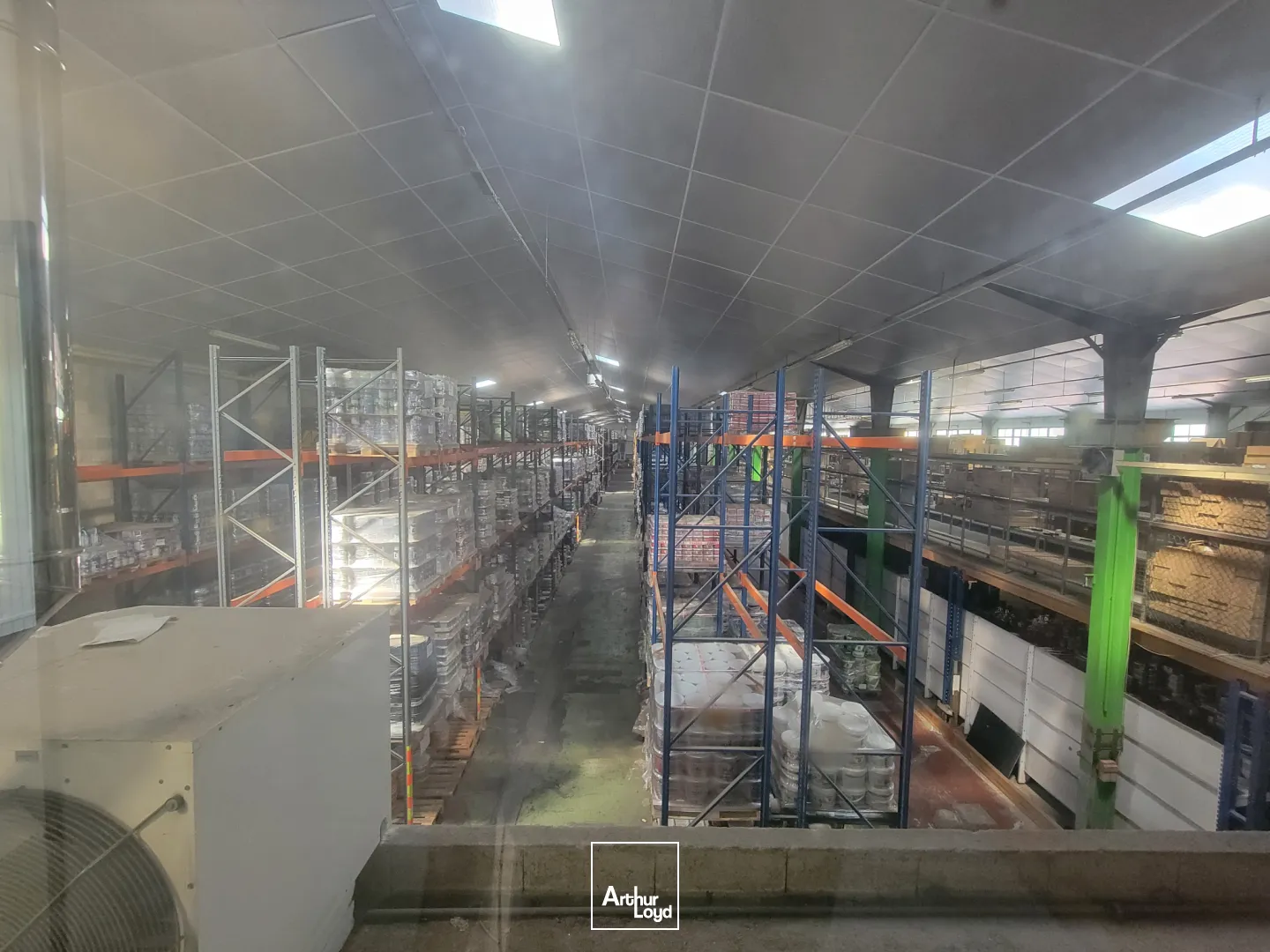 Ensemble immobilier d'env 7 000m2 à Dampierre-Les-Bois