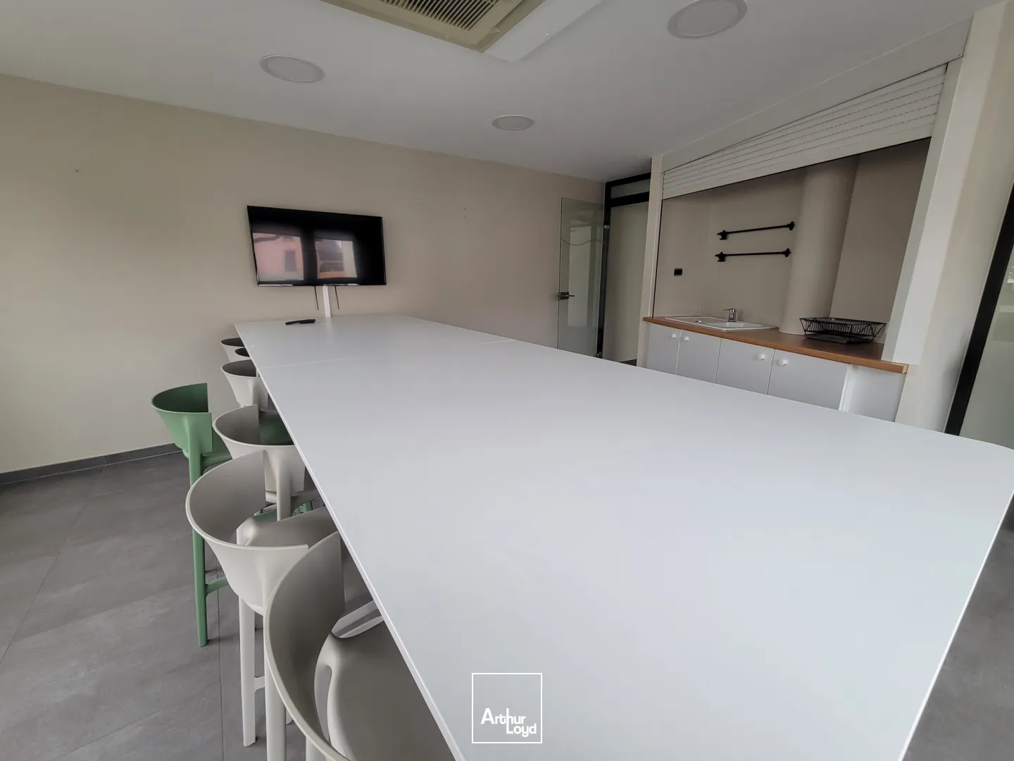 A LOUER GRAND PASSAGE AUDINCOURT LOCAL COMMERCIAL DE QUALITE