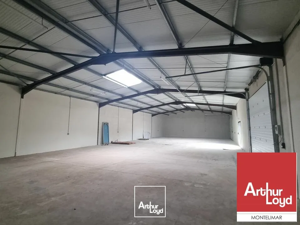 A LOUER - SAINT PAUL TROIS CHÂTEAUX - LOCAUX D'ACTIVITÉ D'ENVIRON 432 M2 ENTIÈREMENT RÉNOVÉ AVEC PARKING 