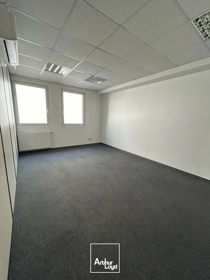LOCAL COMMERCIAL à VENDRE de 158 m²