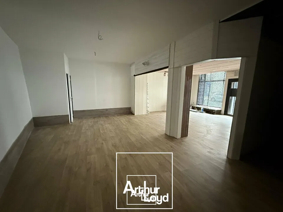 Local Commercial Rénové avec Visibilité  Accès PMR