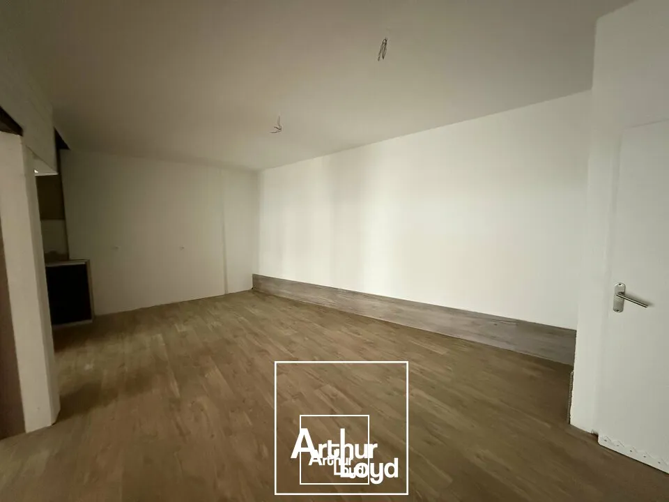 Local Commercial Rénové avec Visibilité  Accès PMR