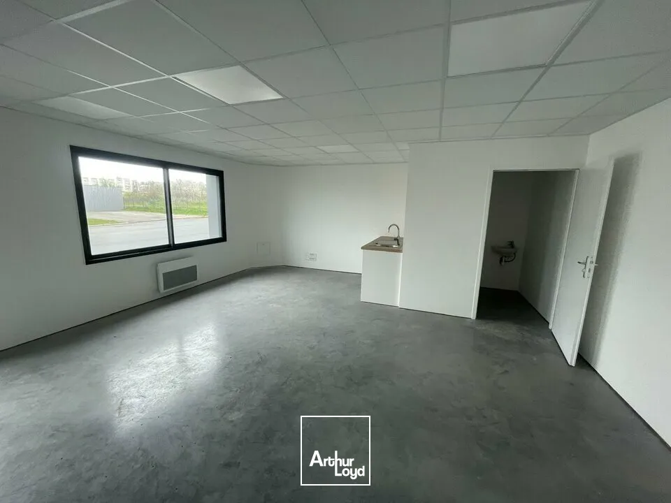 LOCAL D'ACTIVITE - 321m² - LES HERBIERS