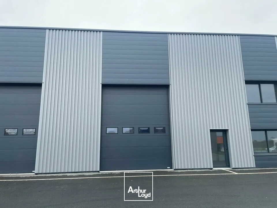 LOCAL D'ACTIVITE - 321m² - LES HERBIERS