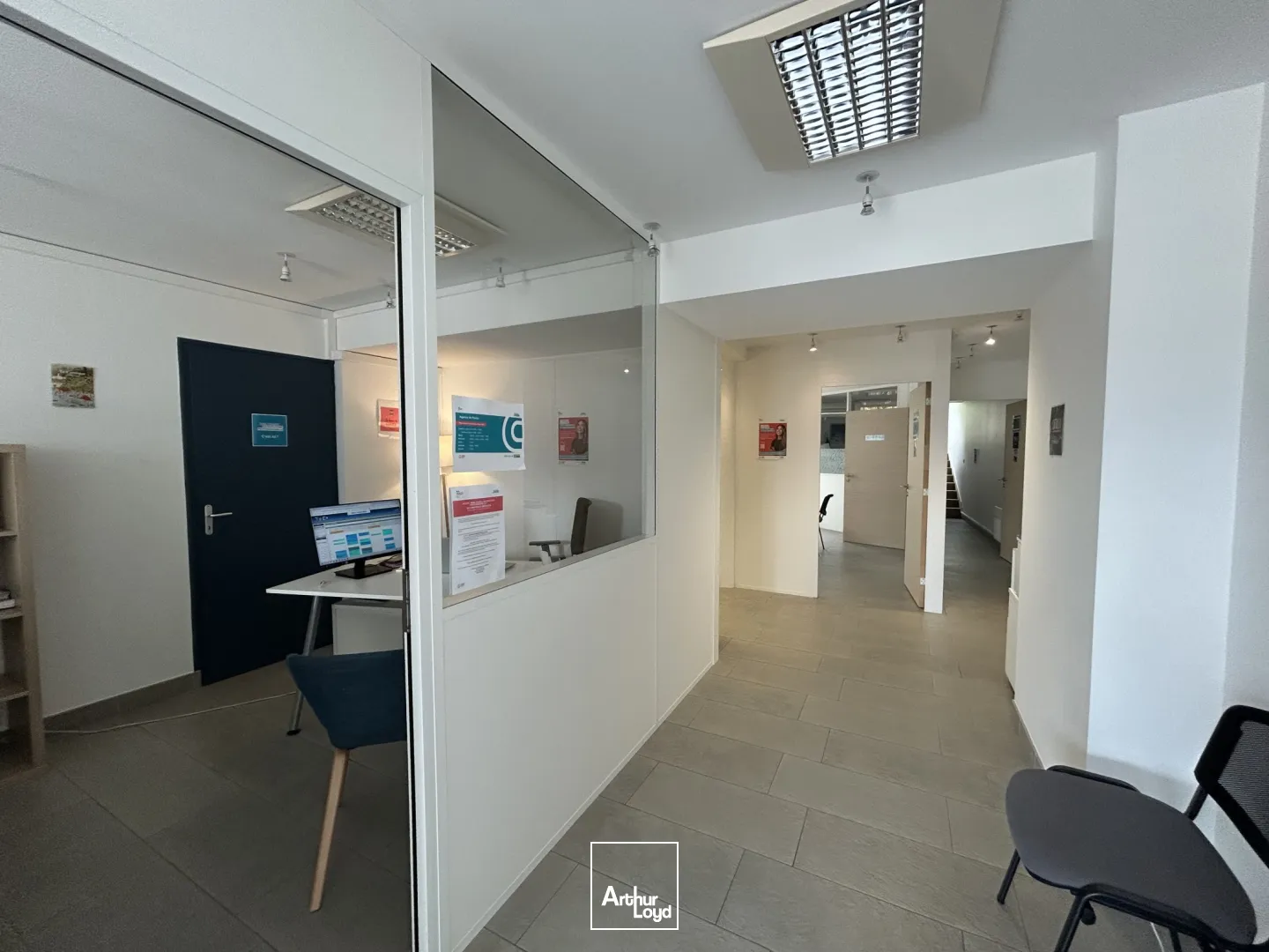 A LOUER - LOCAL PROFESSIONNEL - 85 M2 - PORNIC - PORT