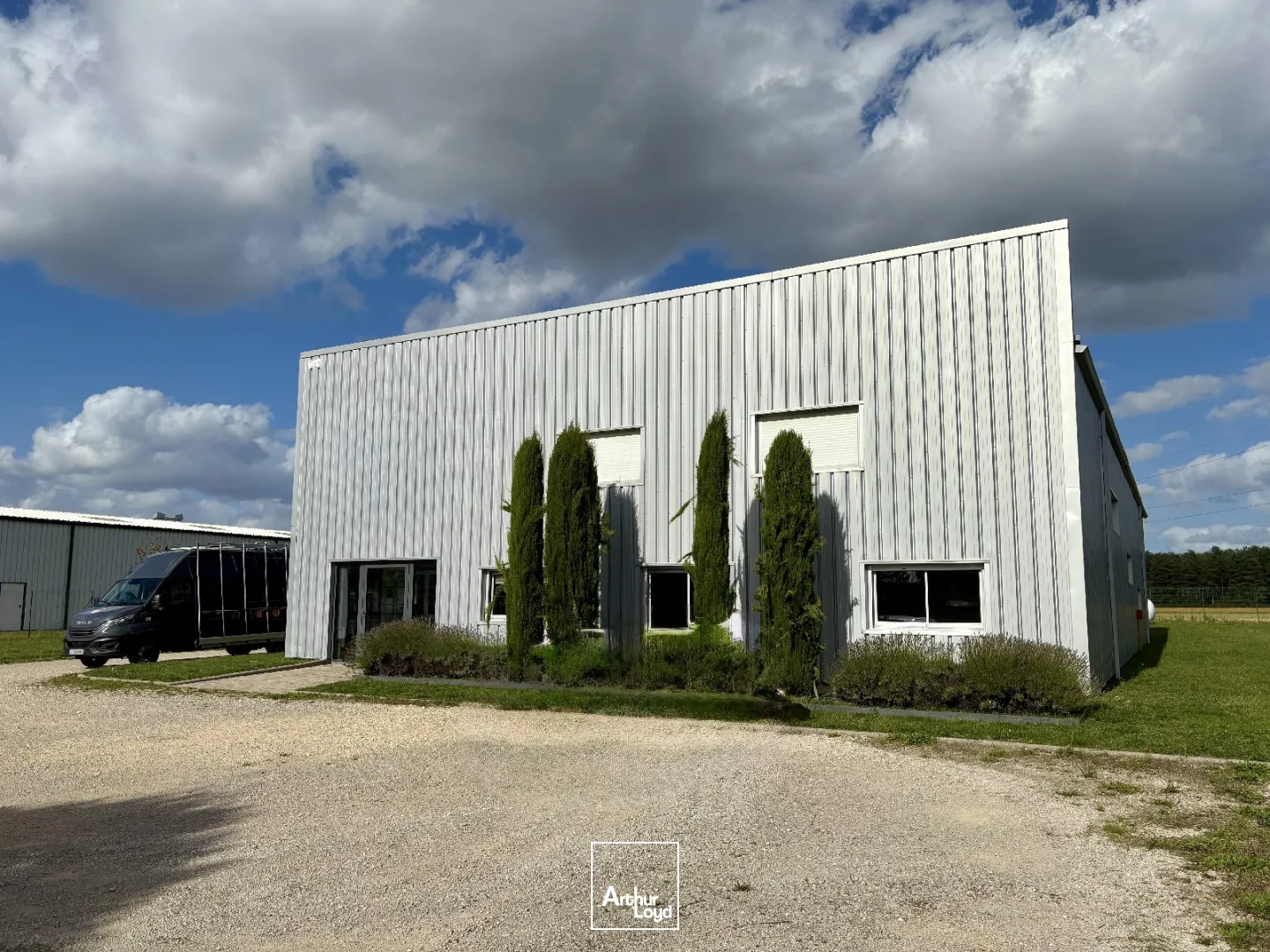 Bâtiment à vendre 550 m2 à Dry près d'Orléans - Loiret (45)