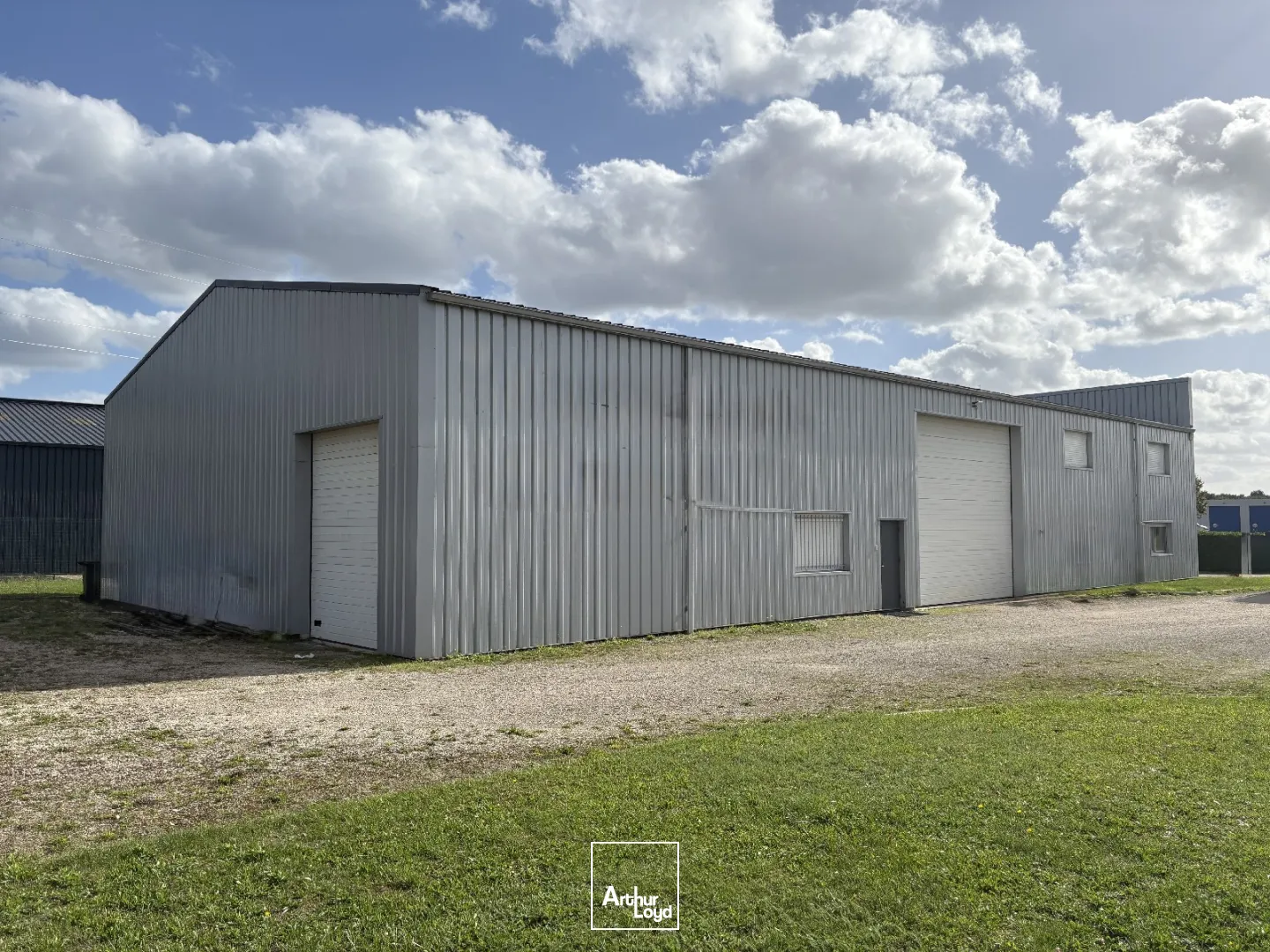 Bâtiment à vendre 550 m2 à Dry près d'Orléans - Loiret (45)