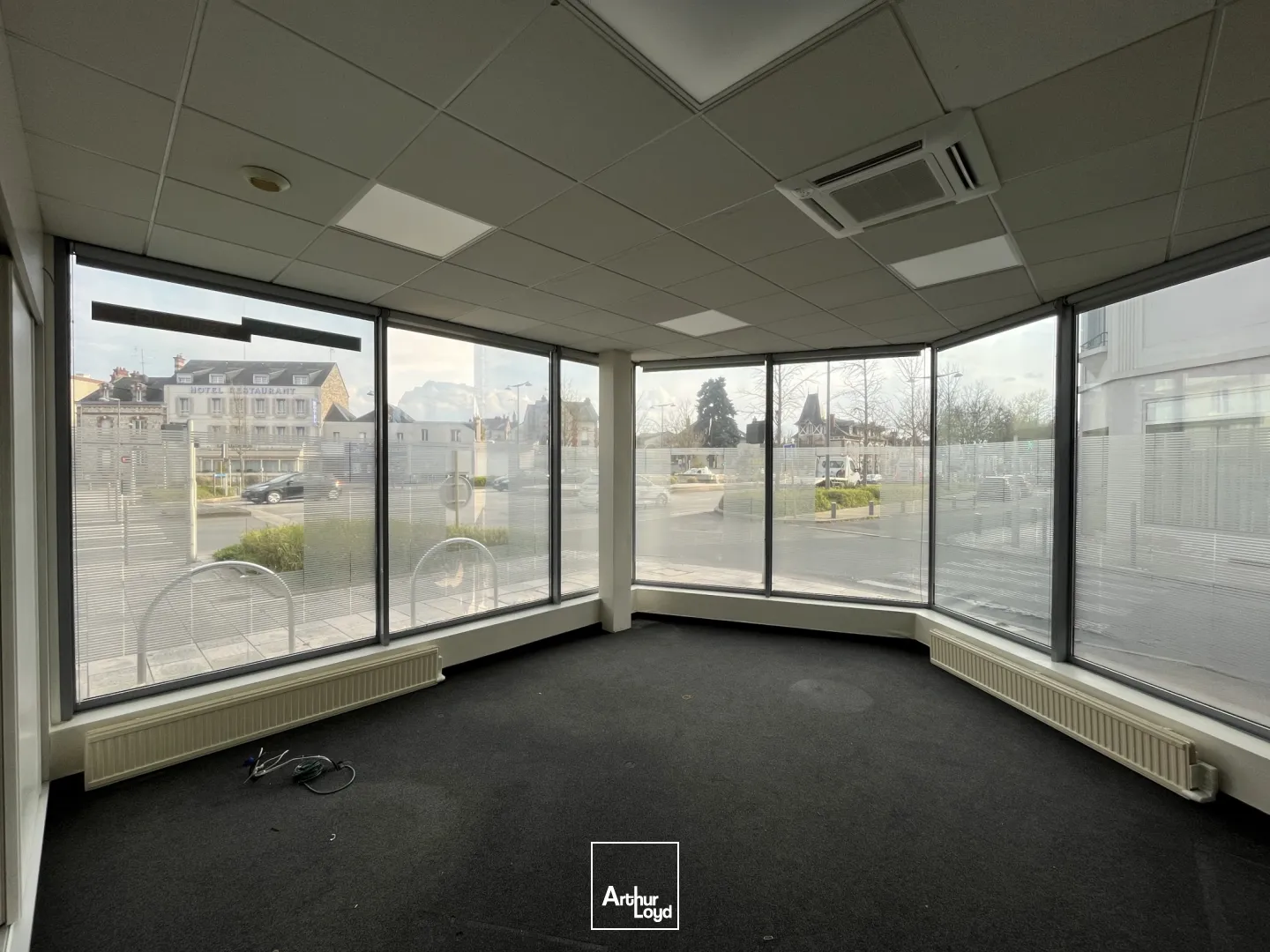 Local à louer 182 m2 excellente visibilité à Chalette Sur Loing, proche Montargis (45)
