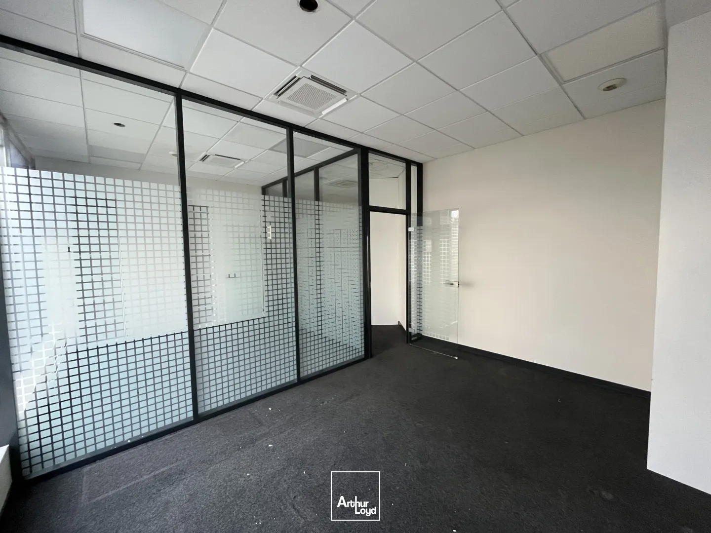 Local à louer 182 m2 excellente visibilité à Chalette Sur Loing, proche Montargis (45)