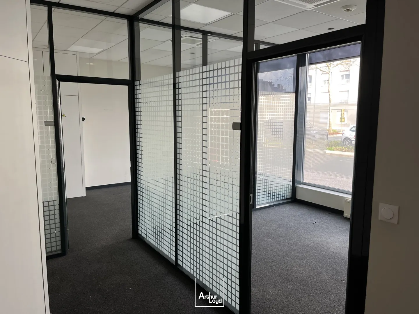 Local à louer 182 m2 excellente visibilité à Chalette Sur Loing, proche Montargis (45)