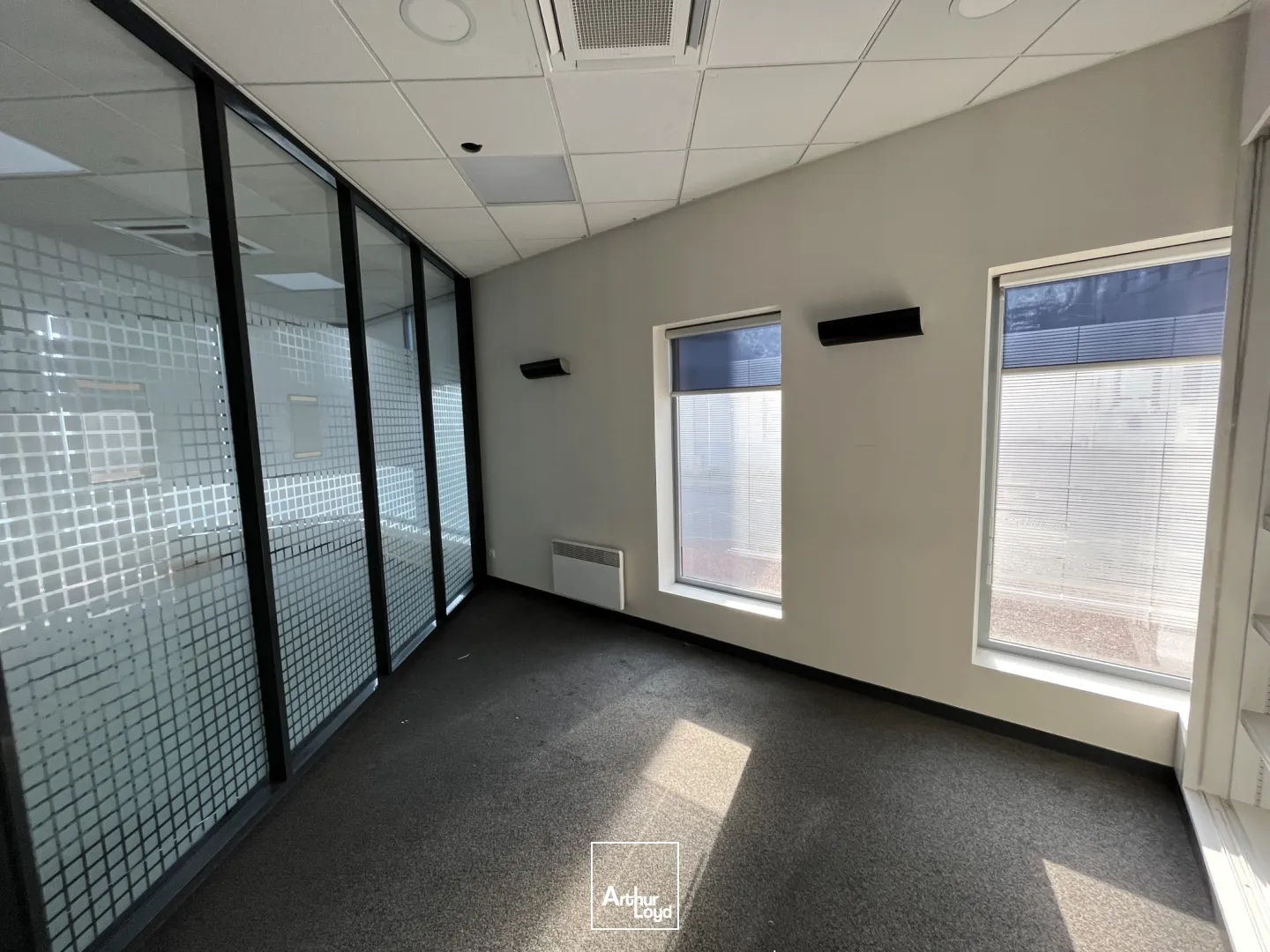 Local à louer 182 m2 excellente visibilité à Chalette Sur Loing, proche Montargis (45)