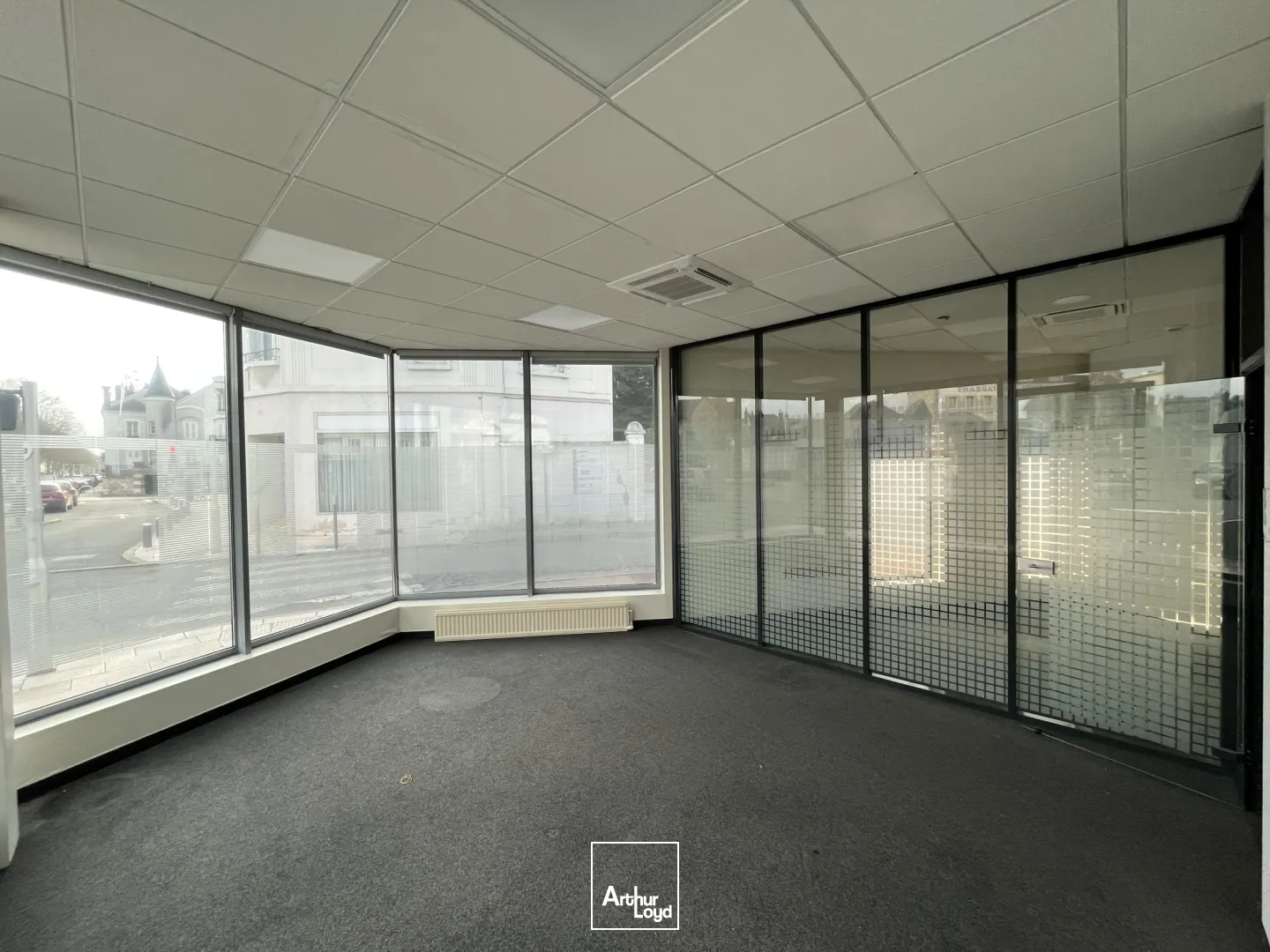 Local à louer 182 m2 excellente visibilité à Chalette Sur Loing, proche Montargis (45)