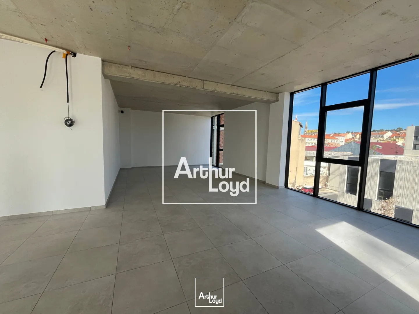 BUREAUX AMENAGES A LOUER - FACE POLYGONE