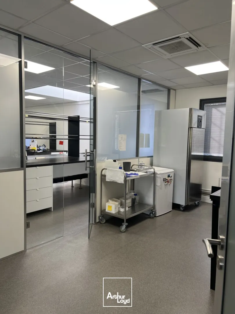 Bureaux 270 m² à louer Paris Nord 2 Roissy - Proche Aéroport CDG et Parc des Expositions