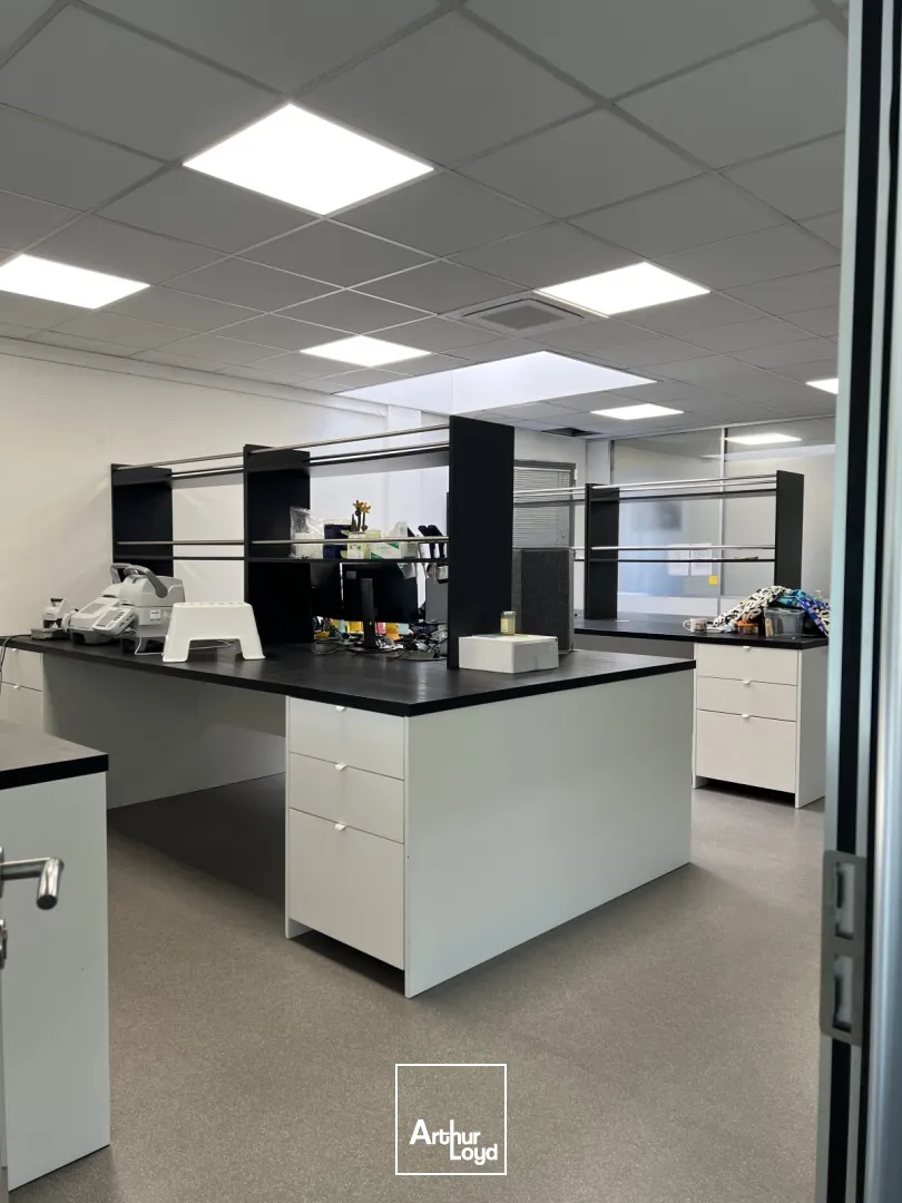 Bureaux 270 m² à louer Paris Nord 2 Roissy - Proche Aéroport CDG et Parc des Expositions