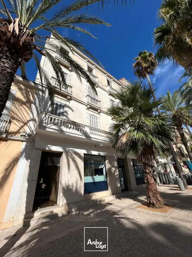 Immeuble mixte à vendre bureaux/habitation en pleine propriété - Centre-ville - Hyères